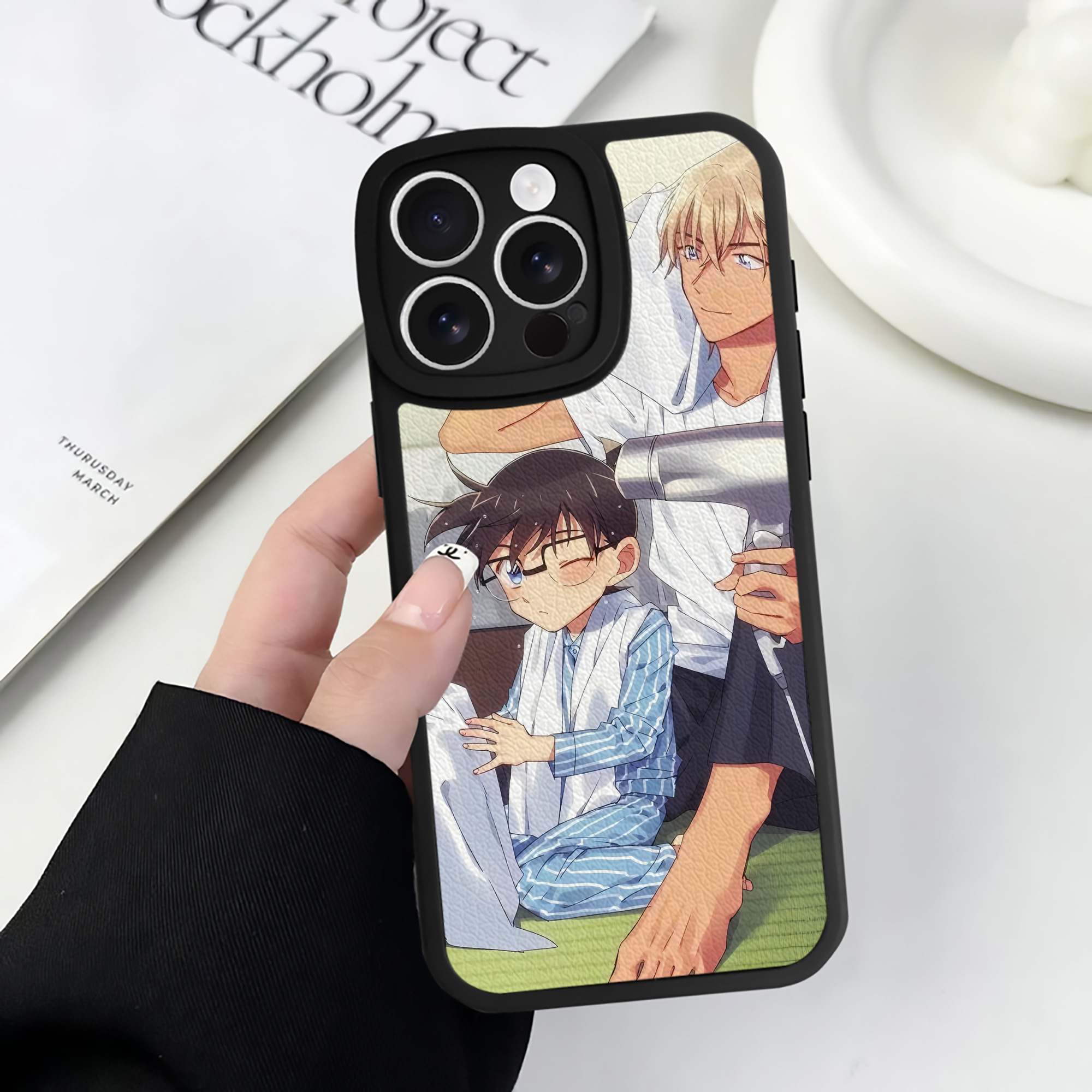 （画像用） 名探偵コナン Detective Conan 【iPhone 16シリーズ対応】シリコンスマホケース（レザー調） 材質：シリコン